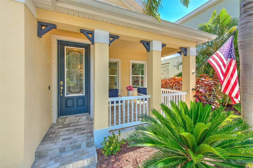 621 WINTERSIDE DRIVE APOLLO BEACH, FL 33572
