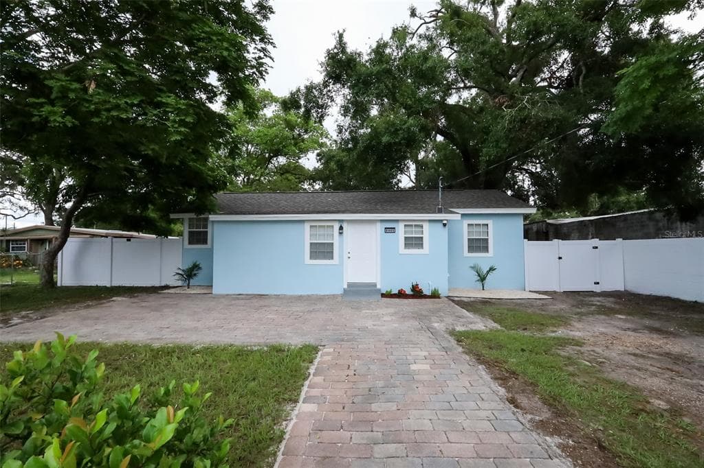 8405 N WILLOW AVENUE TAMPA, FL 33604