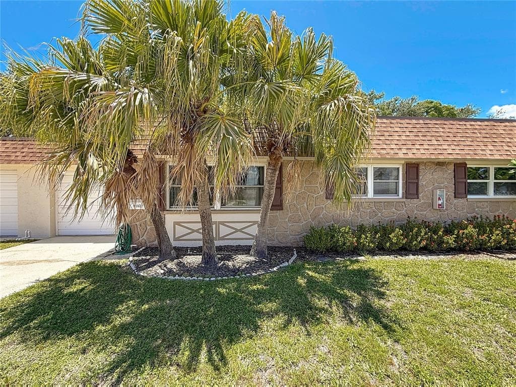 1102 CARA DRIVE LARGO, FL 33771