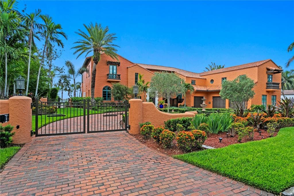 501 BRIGHTWATERS BOULEVARD NE ST PETERSBURG, FL 33704