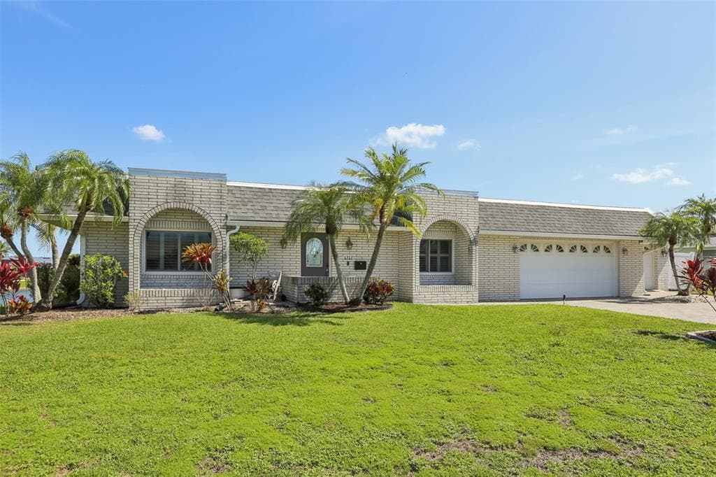 1717 DANBURY DRIVE SUN CITY CENTER, FL 33573