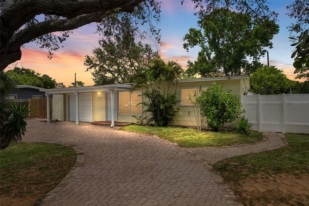 914 SANDPIPER WAY S ST PETERSBURG, FL 33707