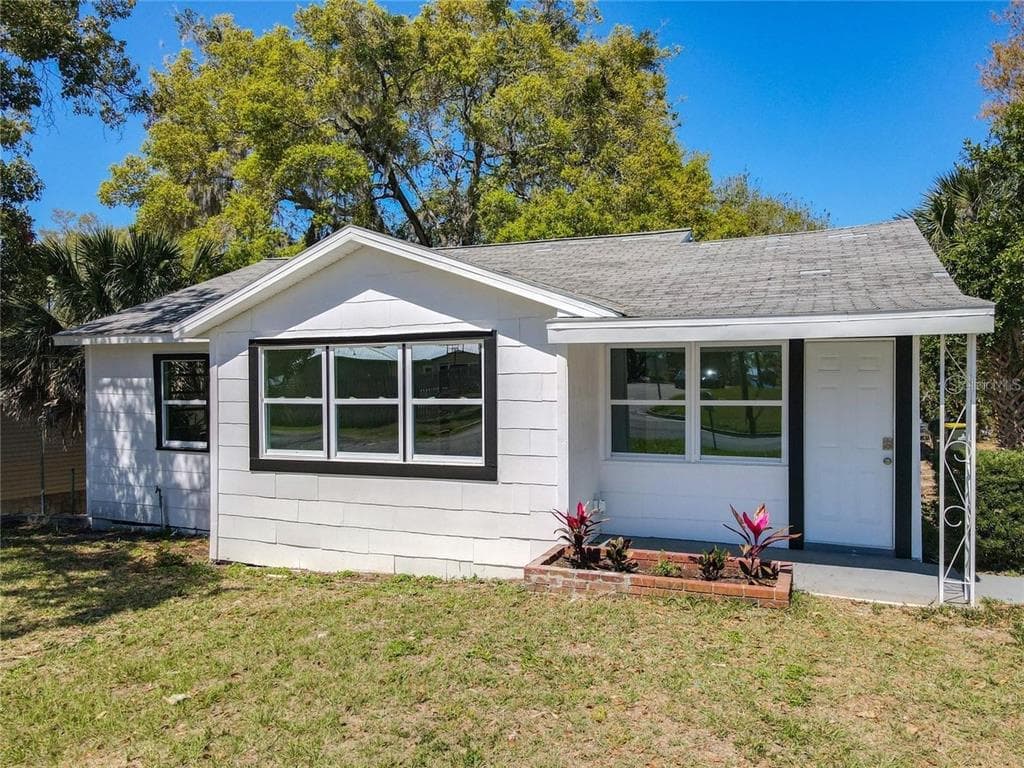 218 W MAGNOLIA STREET CLERMONT, FL 34711