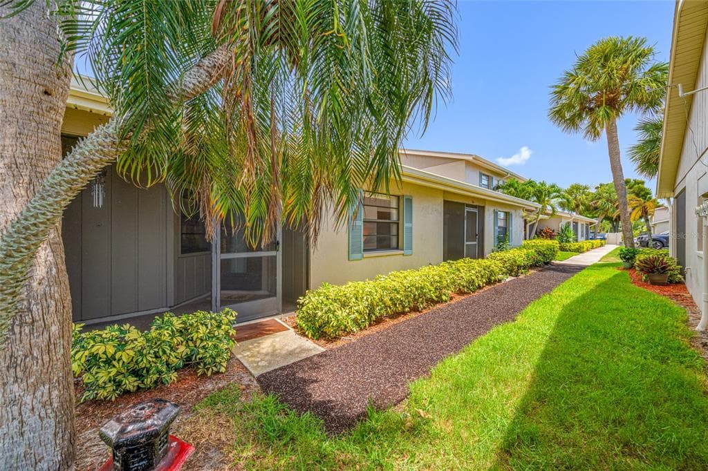 2131 RIDGE ROAD S UNIT 19 LARGO, FL 33778