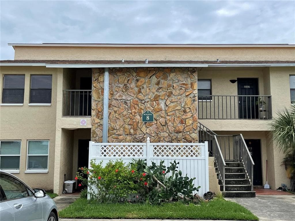 6301 58TH STREET N UNIT 805 PINELLAS PARK, FL 33781