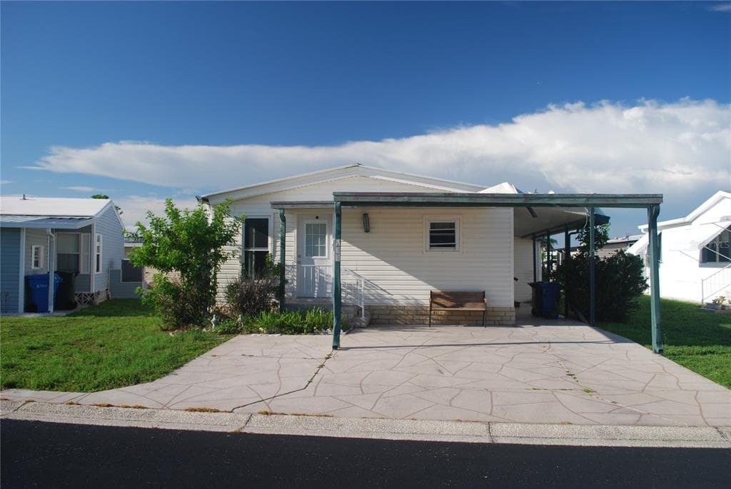 195 N SAINT THOMAS CIRCLE APOLLO BEACH, FL 33572