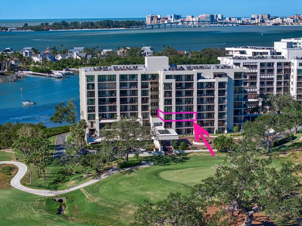 4 BELLEVIEW BOULEVARD UNIT 305 BELLEAIR, FL 33756