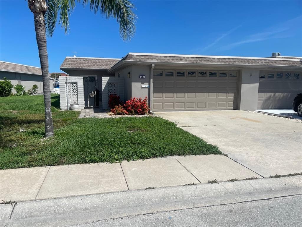 587 BOCA CIEGA POINT BOULEVARD N ST PETERSBURG, FL 33708