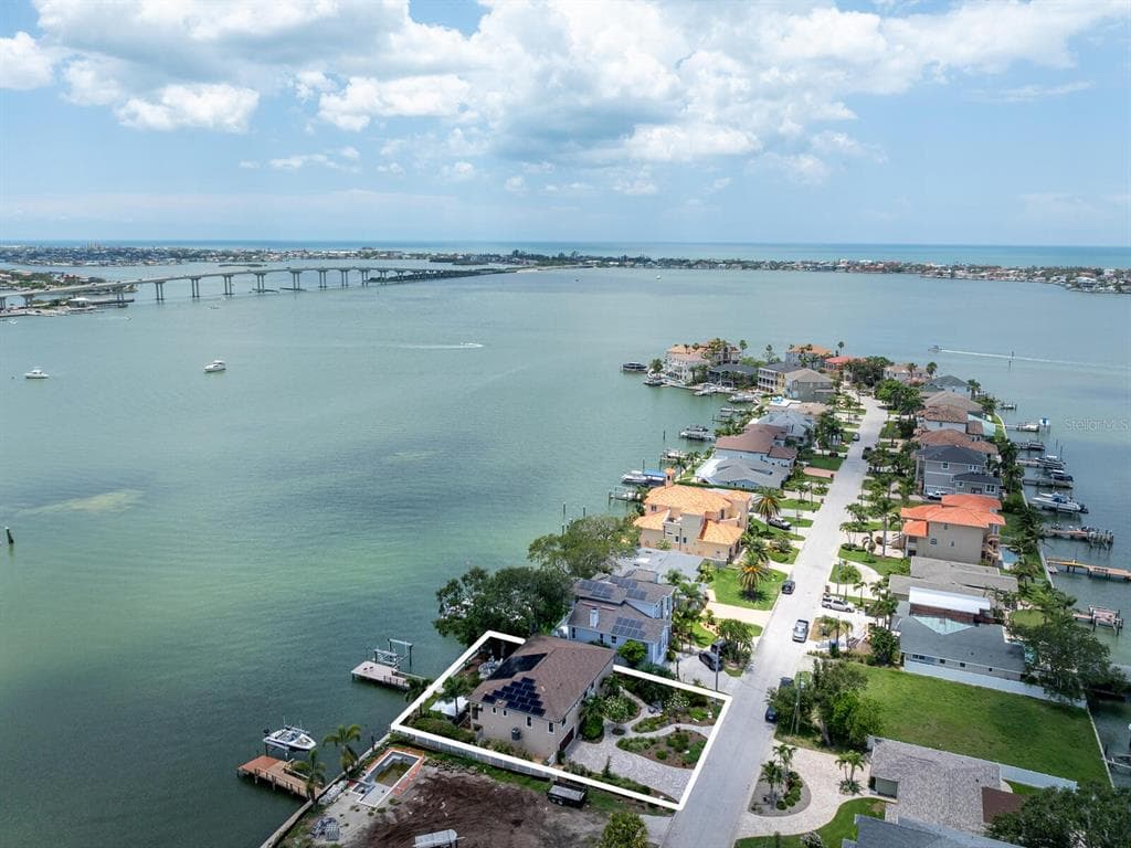 8 SUNSET BAY DRIVE BELLEAIR, FL 33756