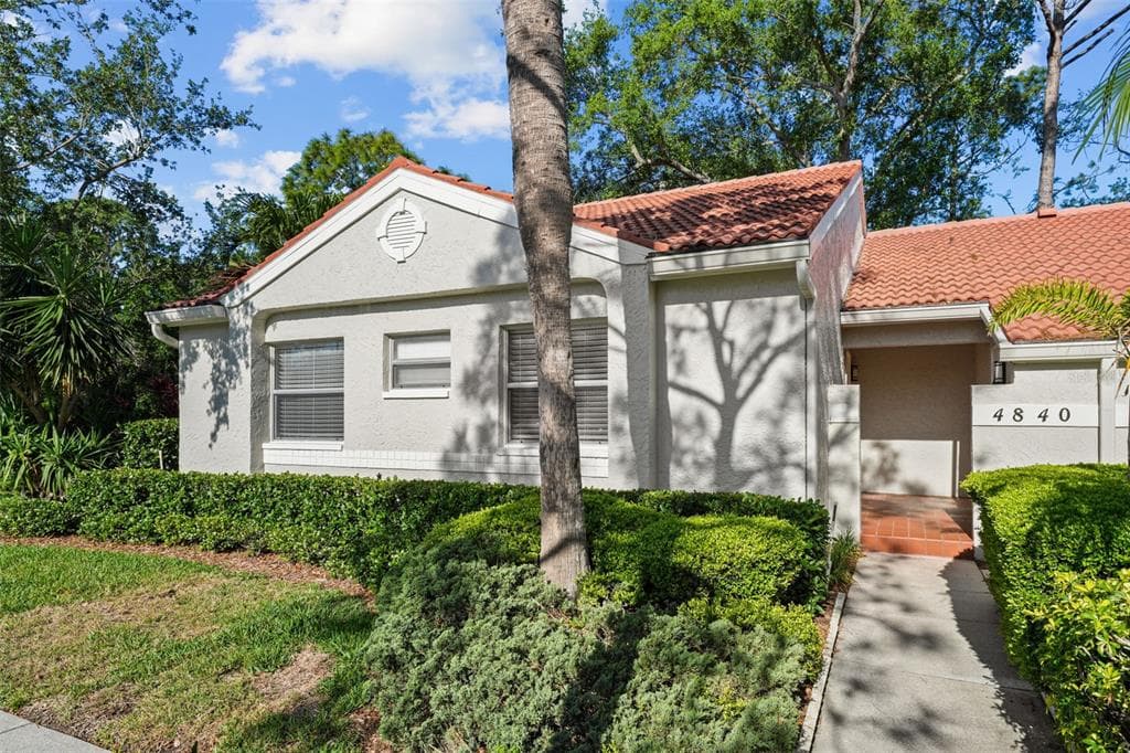 4840 NAPOLI COURT NE ST PETERSBURG, FL 33703