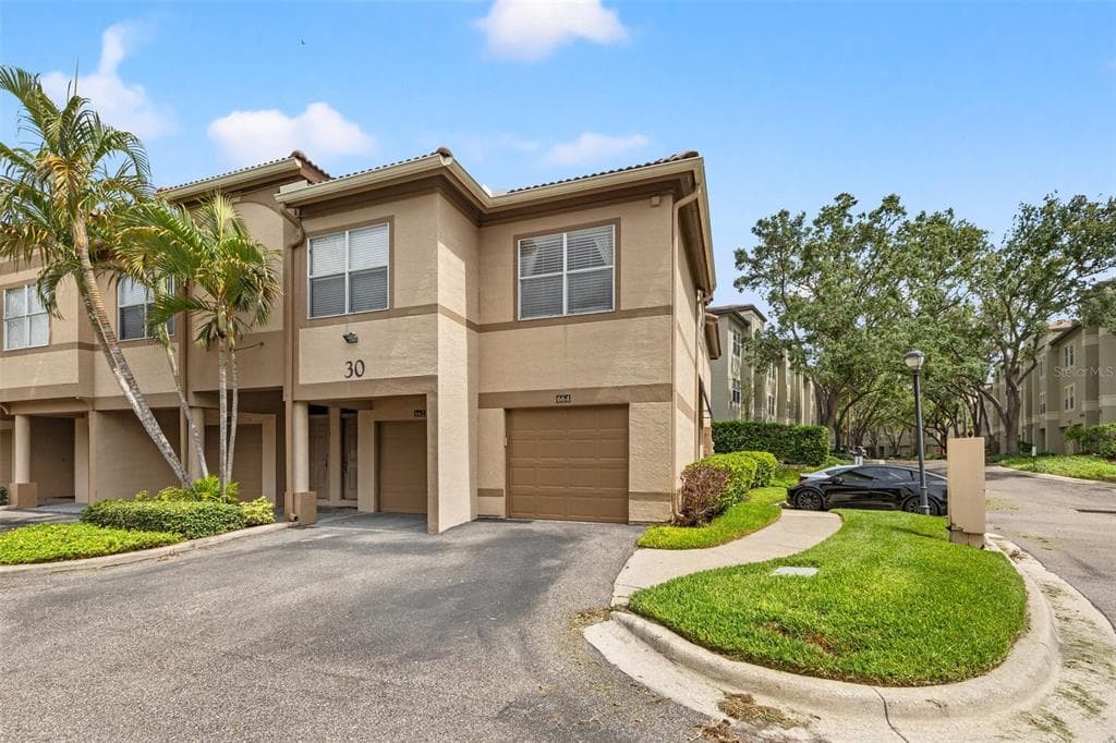 664 ARBOR LAKE LANE TAMPA, FL 33602