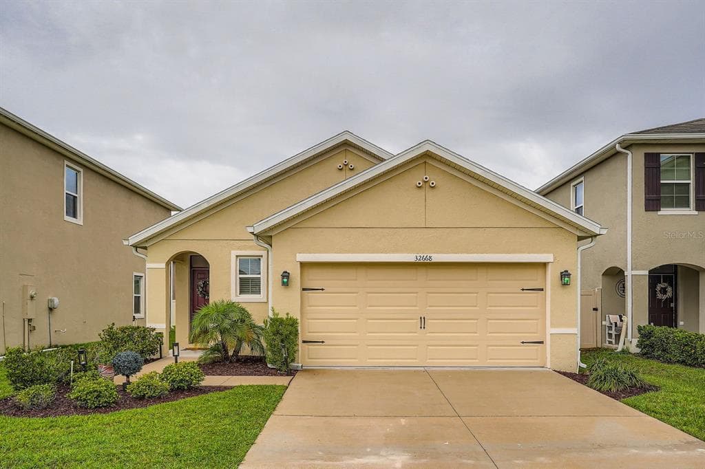 32668 ABBY LAX LANE WESLEY CHAPEL, FL 33543