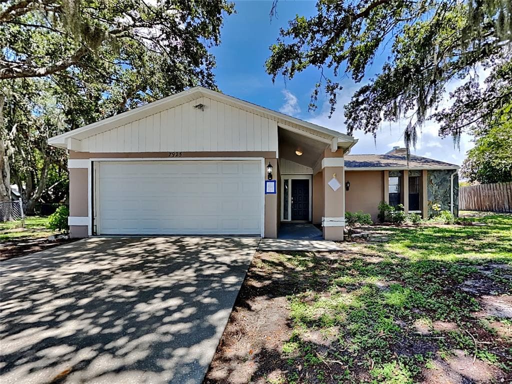 7925 CAMERON CAY COURT NEW PORT RICHEY, FL 34653