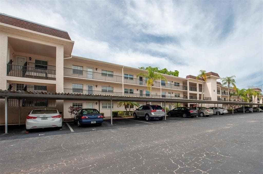 845 MAPLE COURT UNIT 103 DUNEDIN, FL 34698
