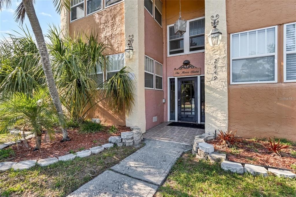 2449 BURLINGTON AVENUE N UNIT 3 ST PETERSBURG, FL 33713