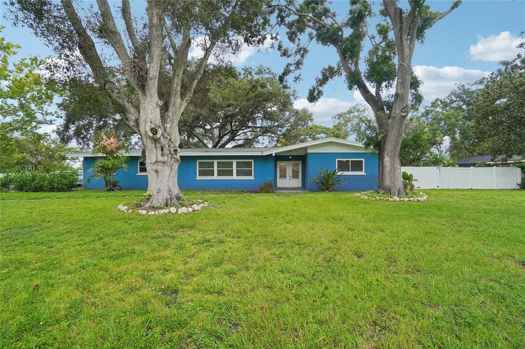 1712 ROBIN HOOD LANE CLEARWATER, FL 33764