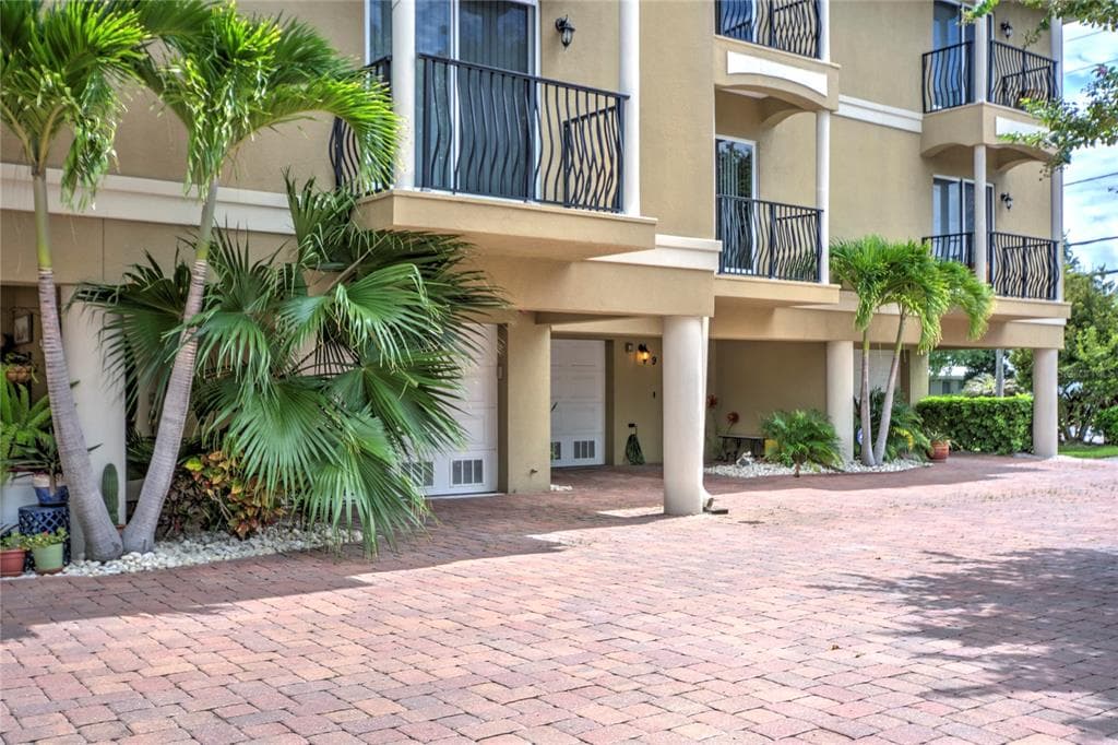 300 CAPRI BOULEVARD UNIT 8 TREASURE ISLAND, FL 33706
