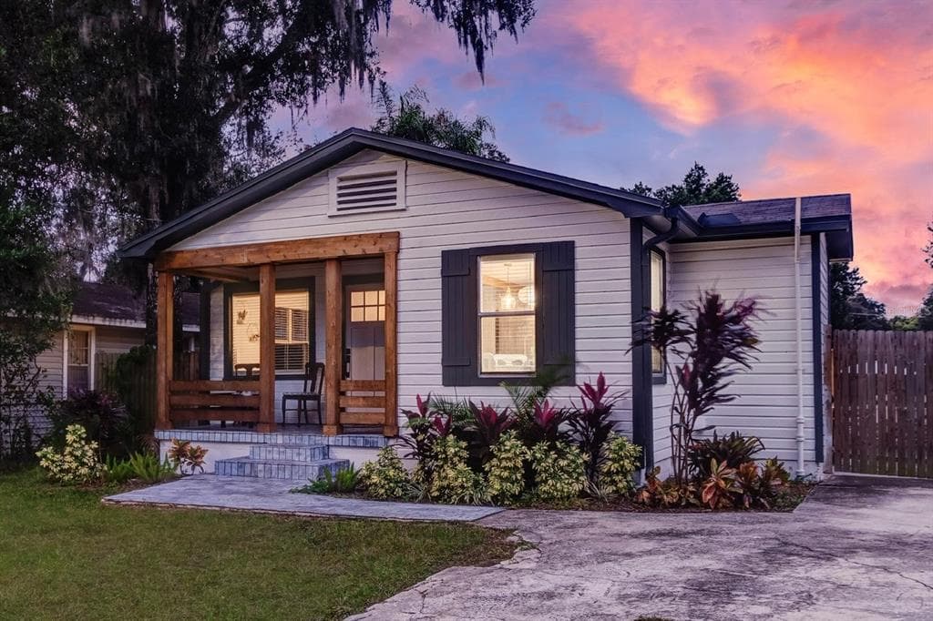 1221 E IDA STREET TAMPA, FL 33603