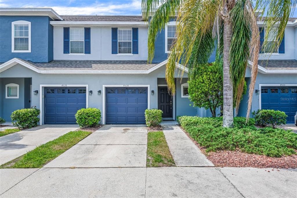4528 AMBERLY OAKS COURT TAMPA, FL 33614