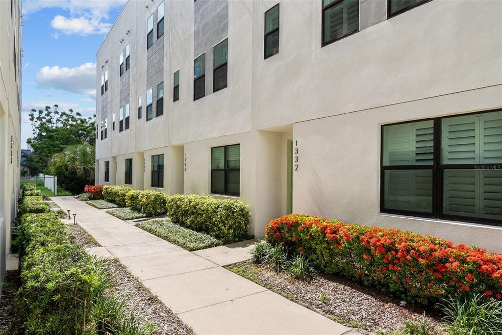 1332 W GRAY STREET UNIT 8 TAMPA, FL 33606