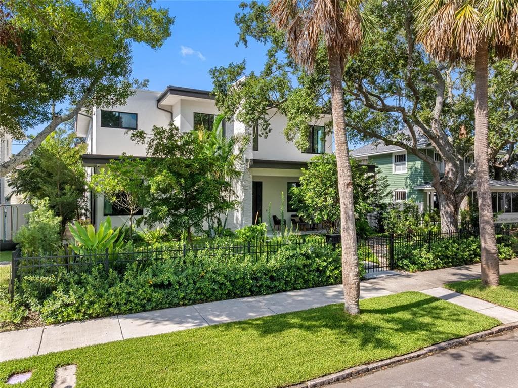 526 16TH AVENUE NE ST PETERSBURG, FL 33704