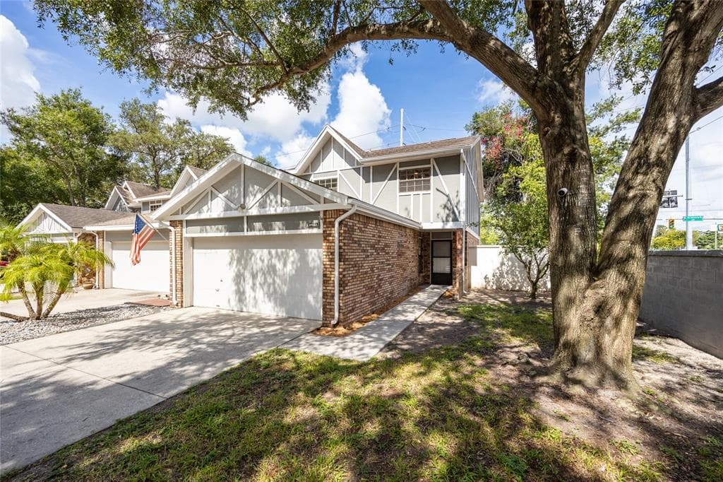 9822 BROWNSTONE DRIVE TAMPA, FL 33612