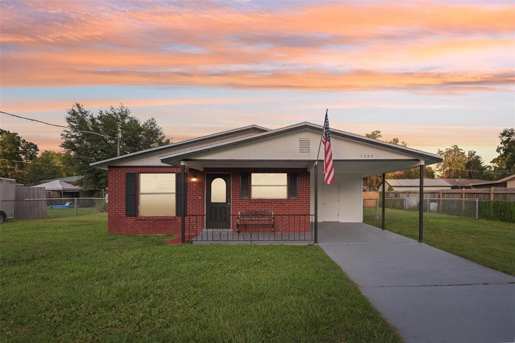 1302 N BRACEWELL DRIVE