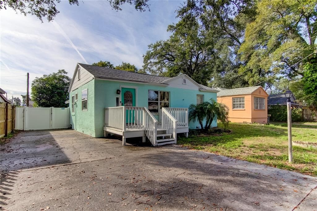 1427 E MOHAWK AVENUE TAMPA, FL 33604