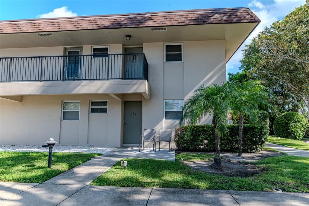 9945 47TH AVENUE N UNIT 201 ST PETERSBURG, FL 33708