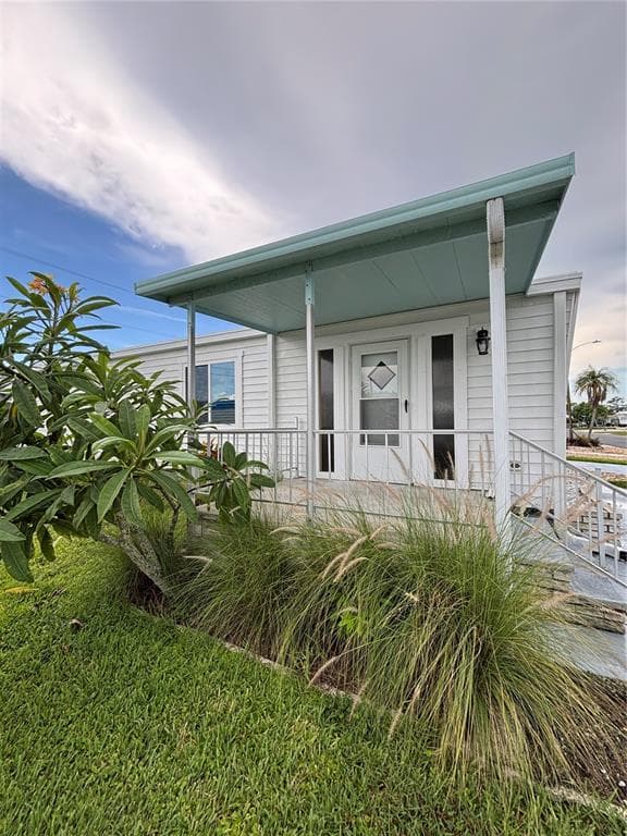 210 49TH AVENUE W BRADENTON, FL 34207