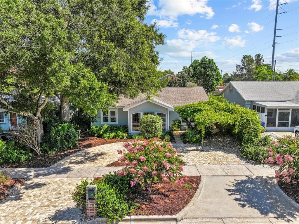 546 ORANGEWOOD DRIVE DUNEDIN, FL 34698