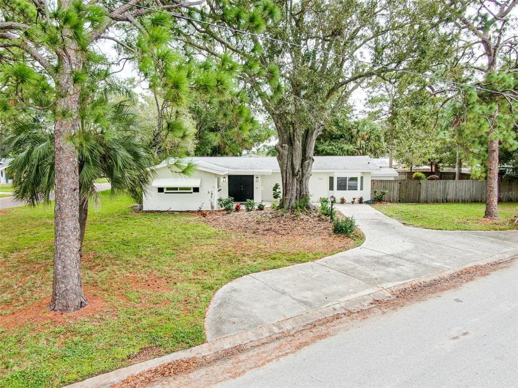 5625 ATLANTIC AVENUE N ST PETERSBURG, FL 33703