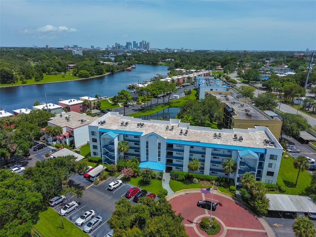 2424 W TAMPA BAY BOULEVARD UNIT L301 TAMPA, FL 33607