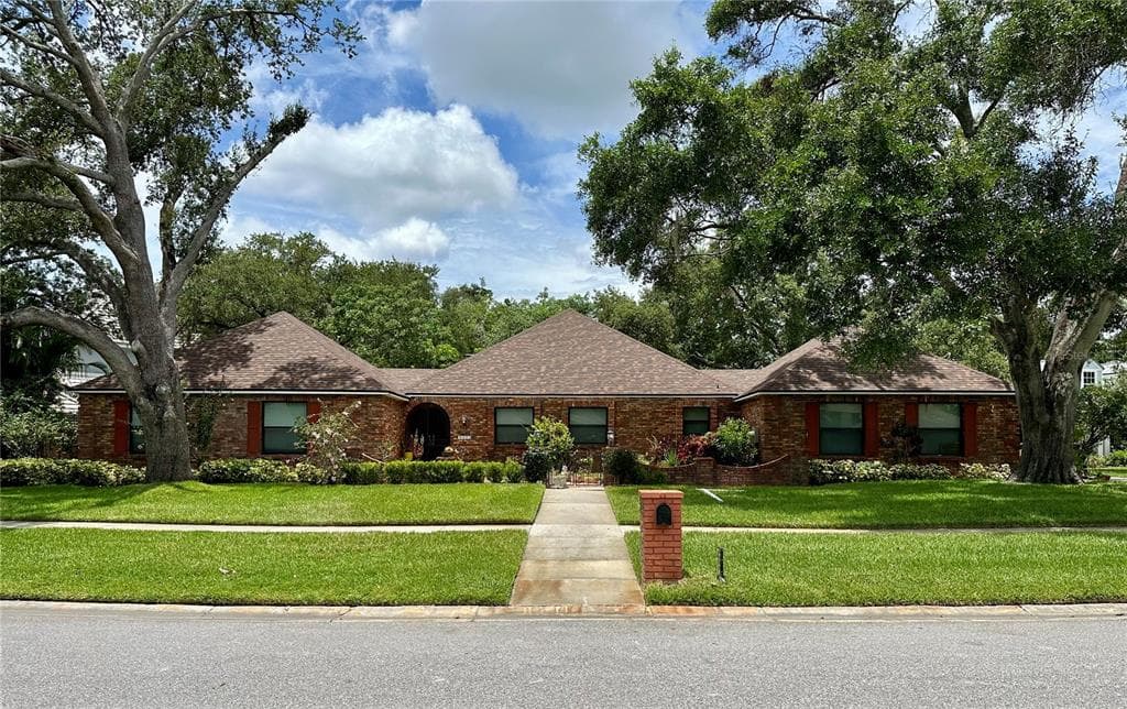 4405 MEADOWWOOD WAY TAMPA, FL 33618
