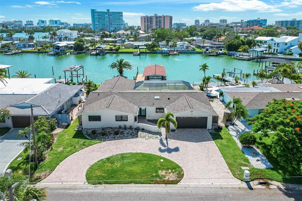 74 WINDWARD ISLAND CLEARWATER BEACH, FL 33767
