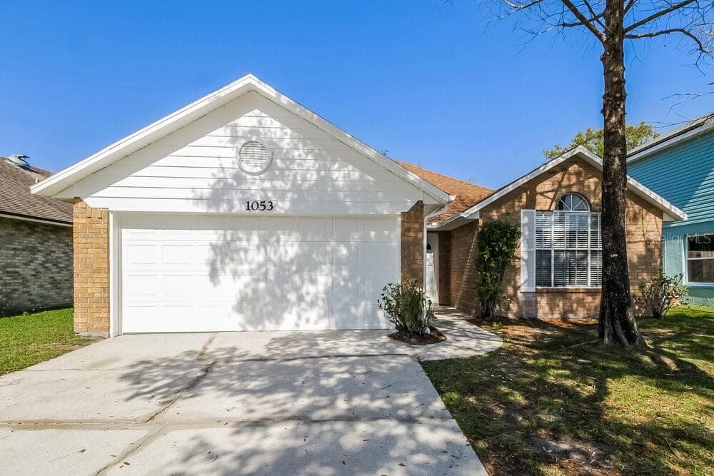 1053 BRIELLE AVENUE OVIEDO, FL 32765