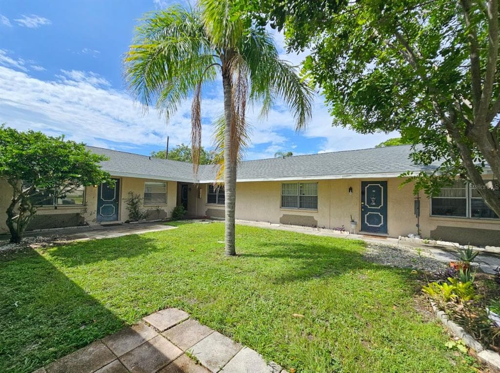 221 NW JEFFERSON CIRCLE N ST PETERSBURG, FL 33702