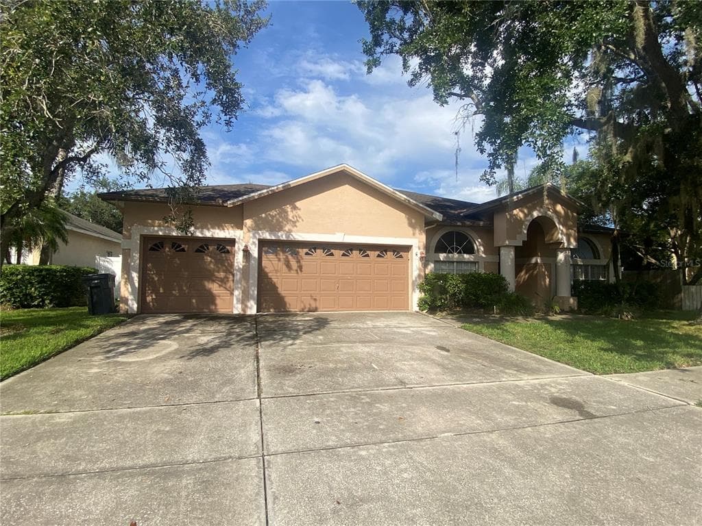 1351 DISTANT OAKS DRIVE WESLEY CHAPEL, FL 33543