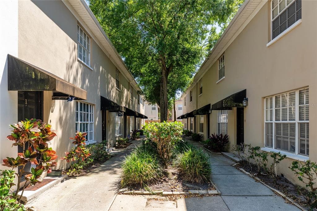 408 S ARRAWANA AVENUE UNIT B4 TAMPA, FL 33609