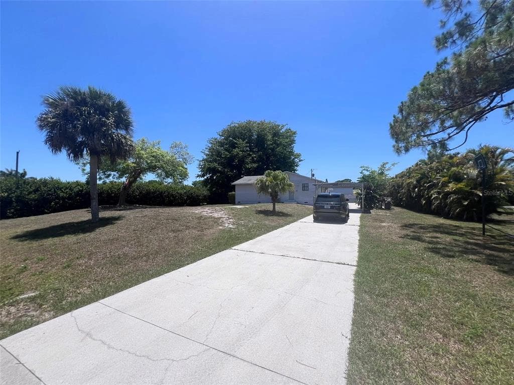 425 SOUTHWEST BOULEVARD NAPLES, FL 34113