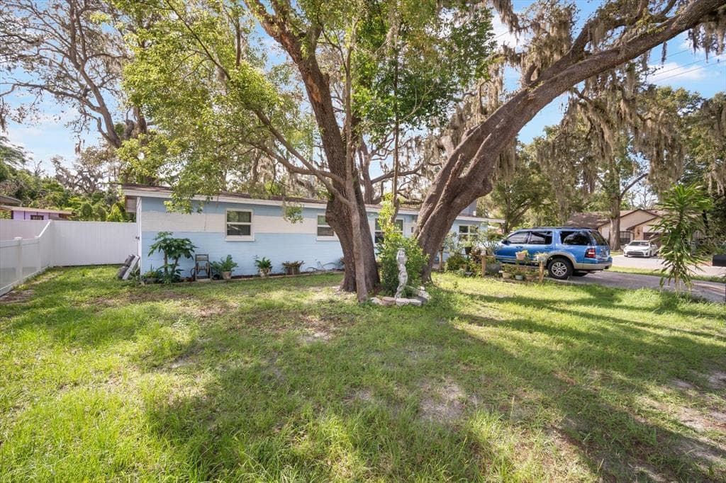 8101 N DAKOTA AVENUE TAMPA, FL 33604