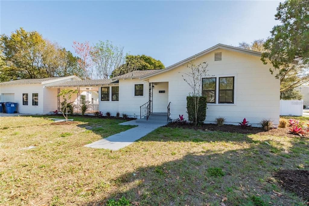 1221 30TH AVENUE N ST PETERSBURG, FL 33704