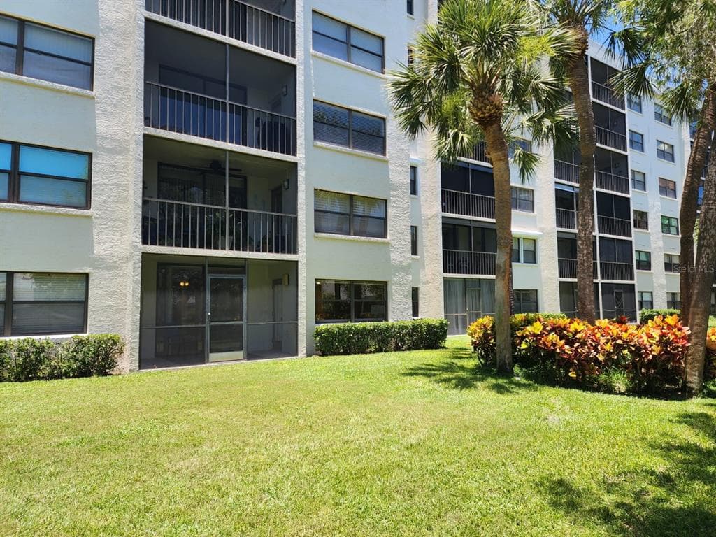 1320 PASADENA AVENUE S UNIT 105 SOUTH PASADENA, FL 33707