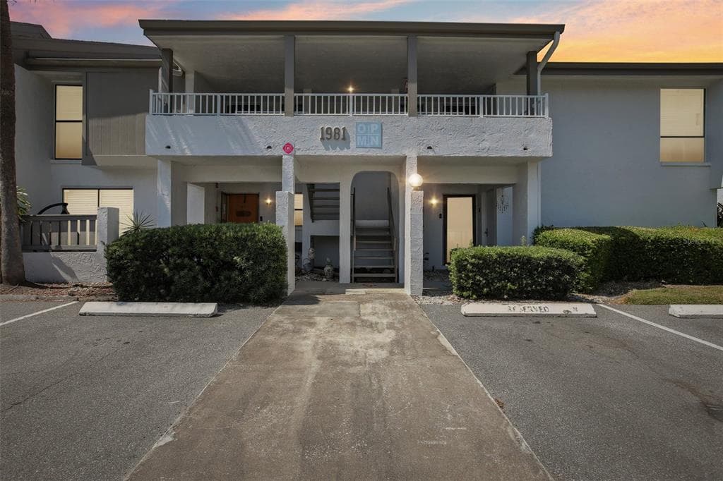 1981 LAKEWOOD CLUB DRIVE S UNIT 4N ST PETERSBURG, FL 33712