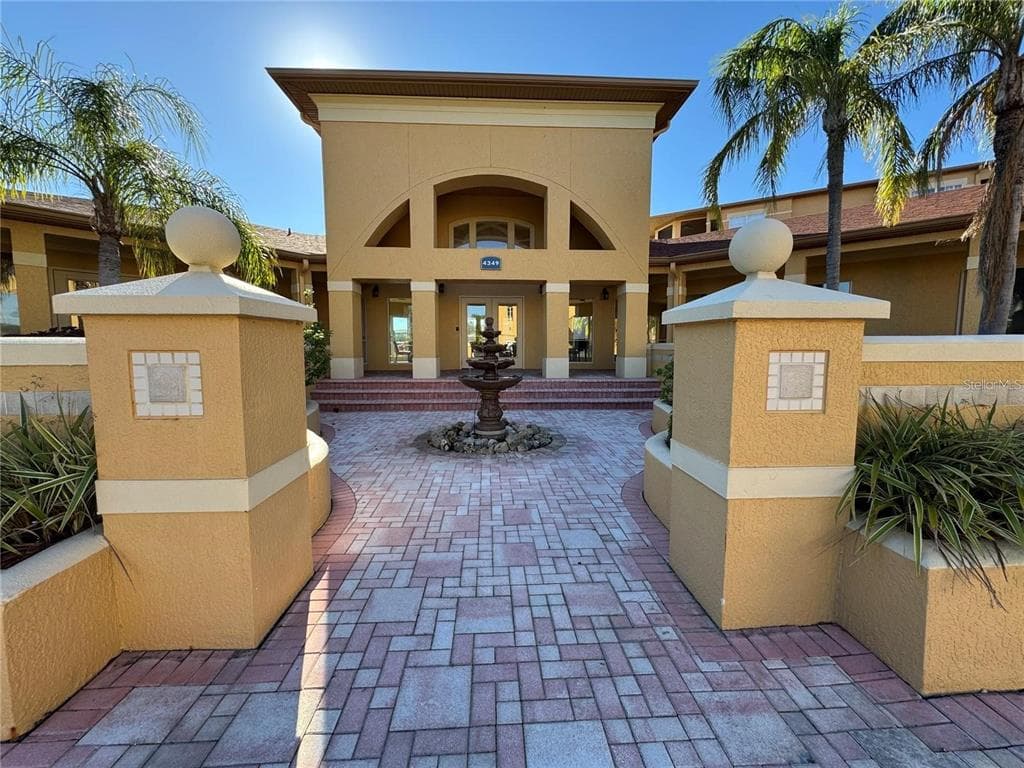 4312 BAYSIDE VILLAGE UNIT 204 TAMPA, FL 33615