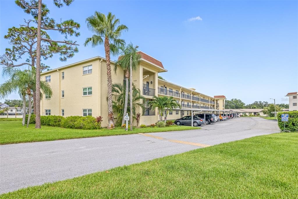 1450 HEATHER RIDGE BOULEVARD UNIT 305 DUNEDIN, FL 34698