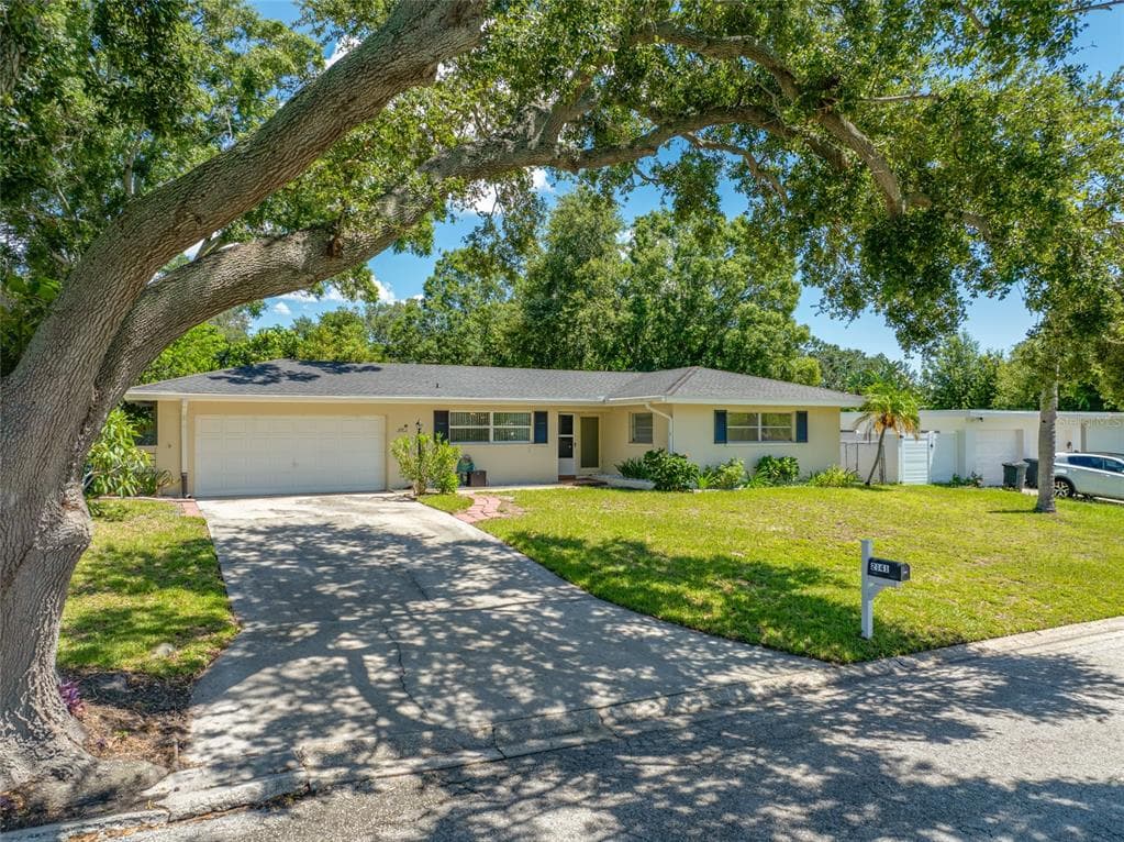 2141 INDIAN AVENUE S BELLEAIR BLUFFS, FL 33770