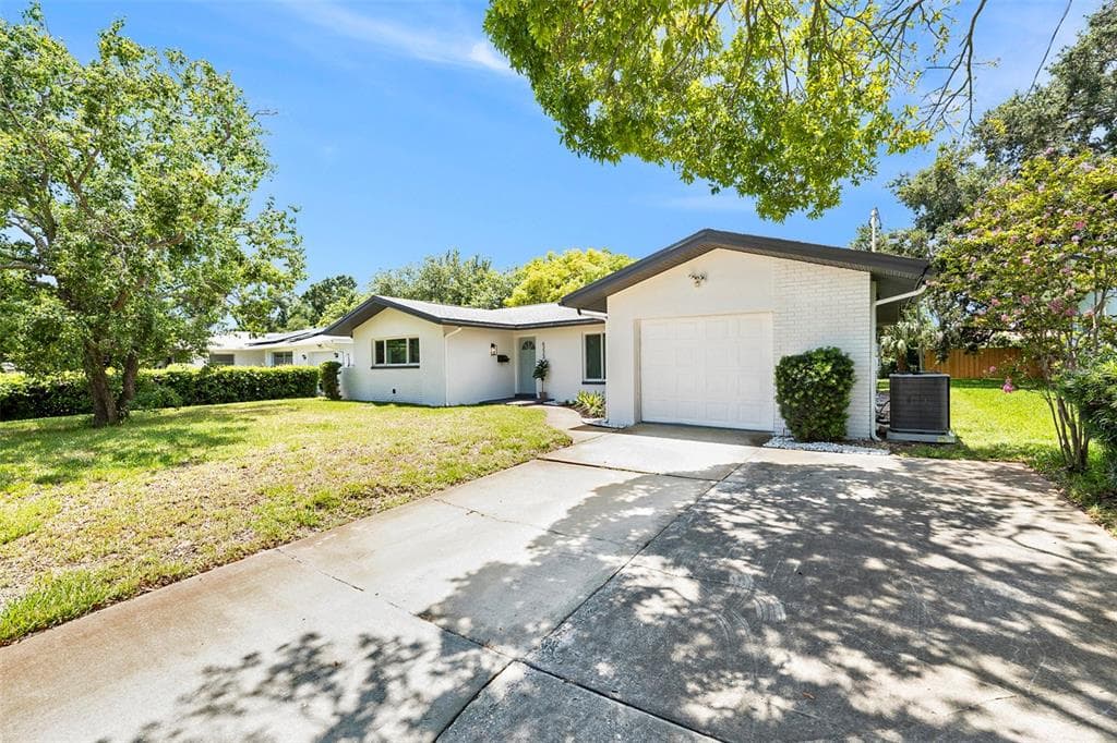 6223 12TH STREET S ST PETERSBURG, FL 33705