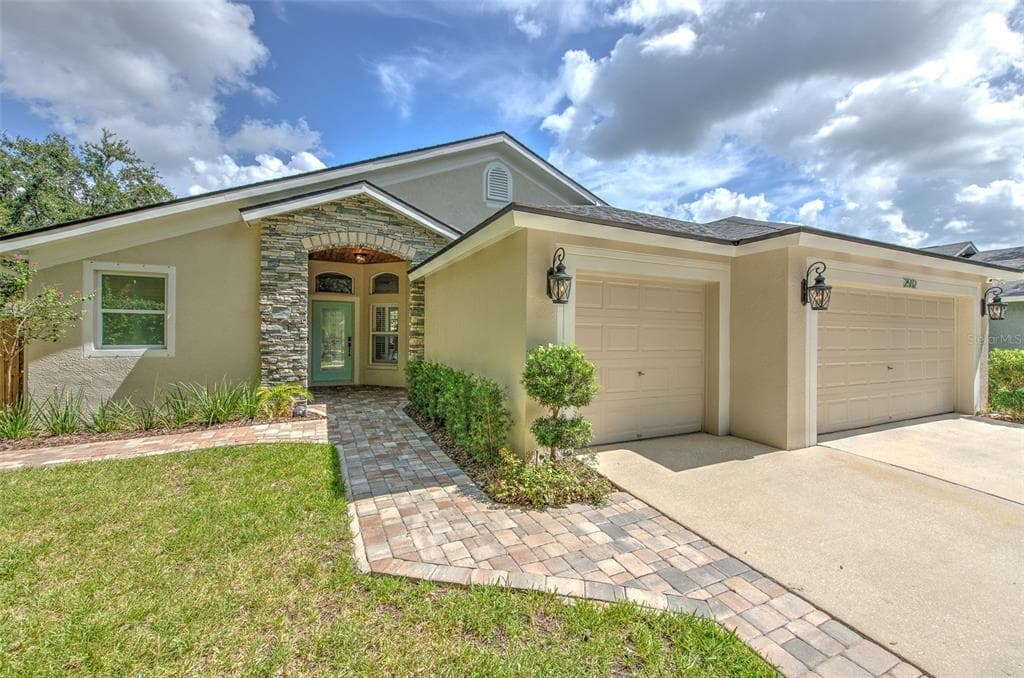 2502 ALLWOOD AVENUE VALRICO, FL 33596