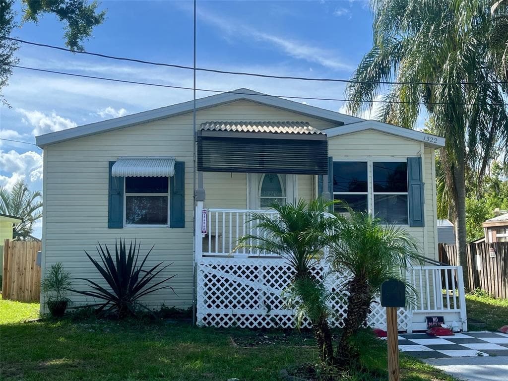 1322 LIVE OAK PARKWAY TARPON SPRINGS, FL 34689